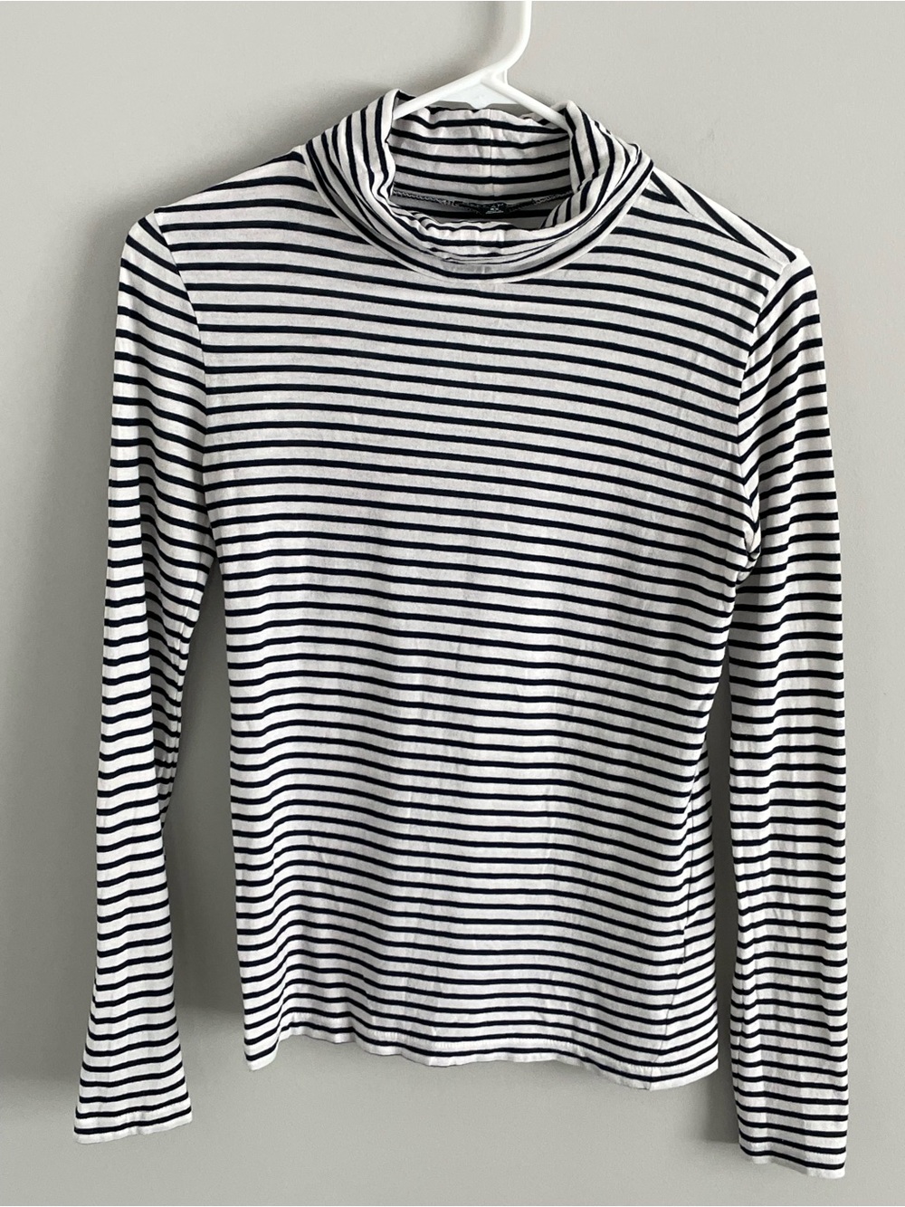 J. Crew Mercantile Tissue Turtleneck - Navy & White